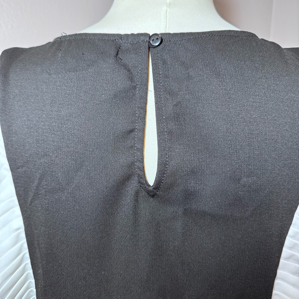 FAB’RIK Sleeveless Ruffle Accent Blouse BLACK-WHITE / SMALL - Picture 8 of 12